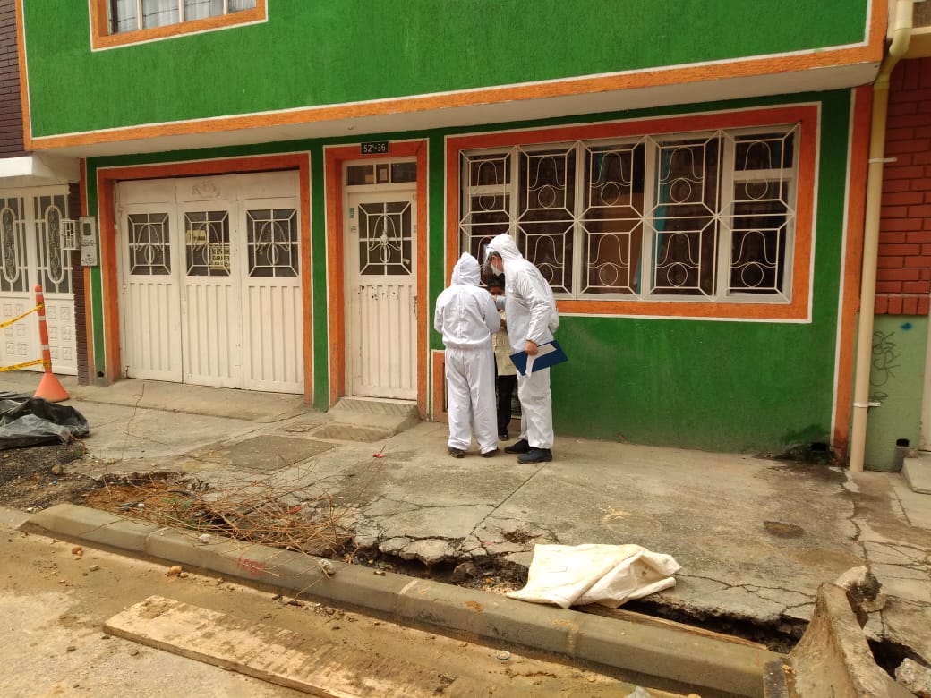foto de funcionarios en la calle