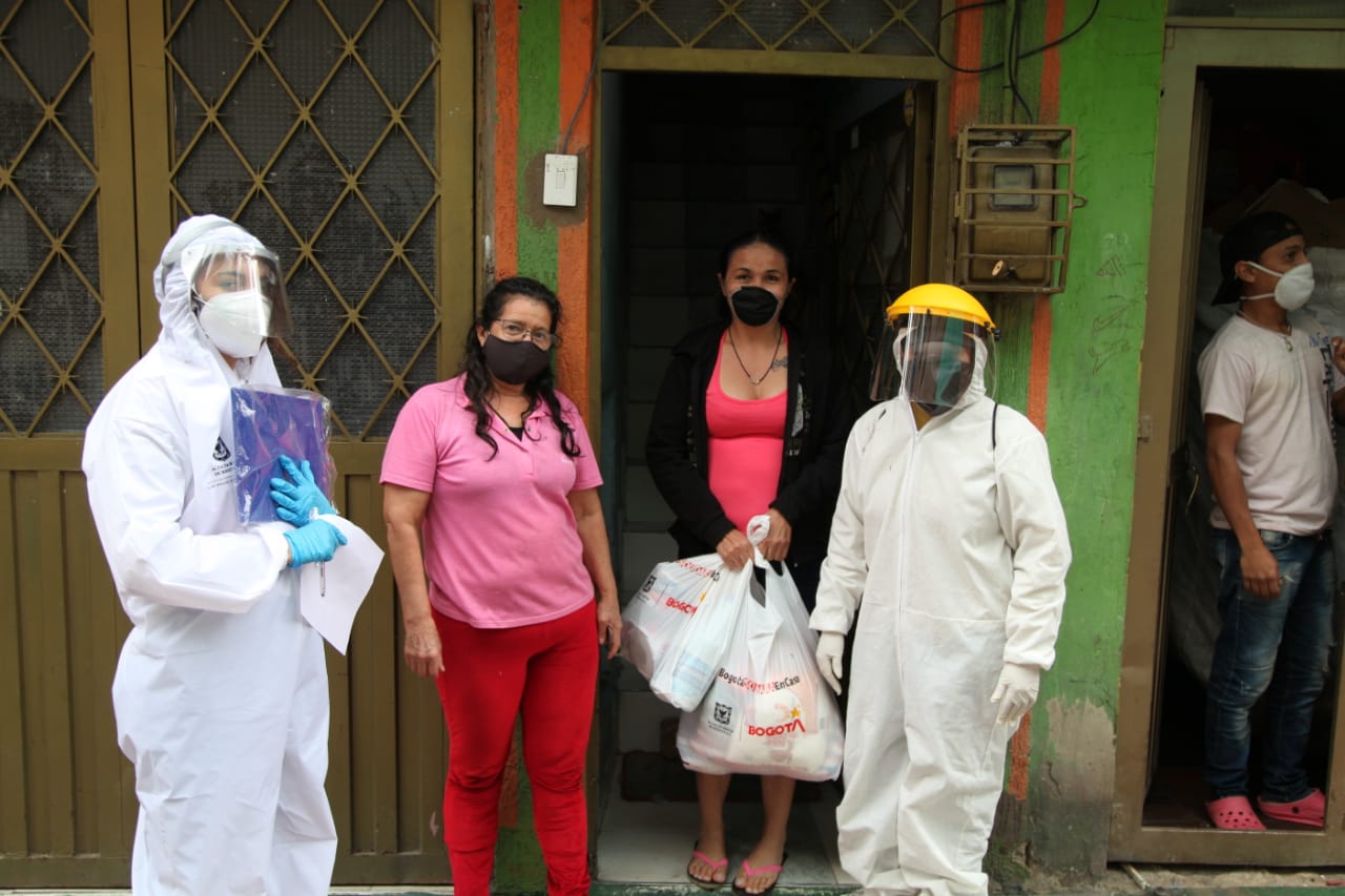 foto de familia ecibiendo mercado