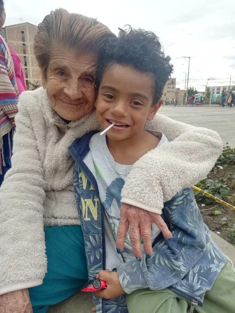 foto de abuela con su nieto