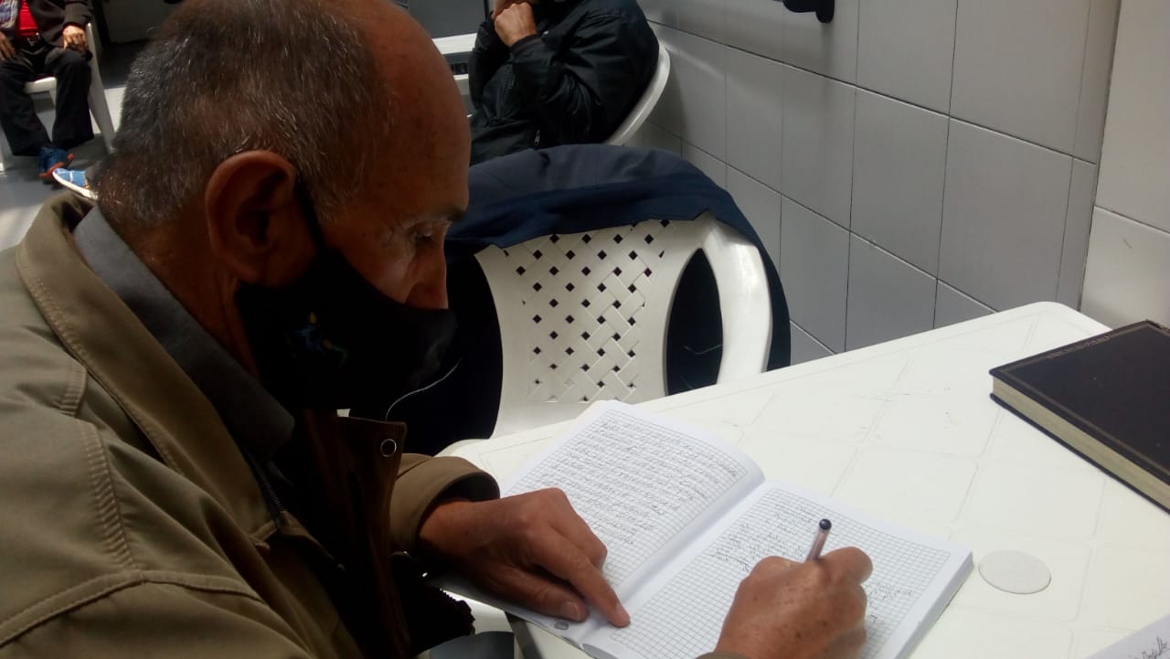 Personas mayores en servicios