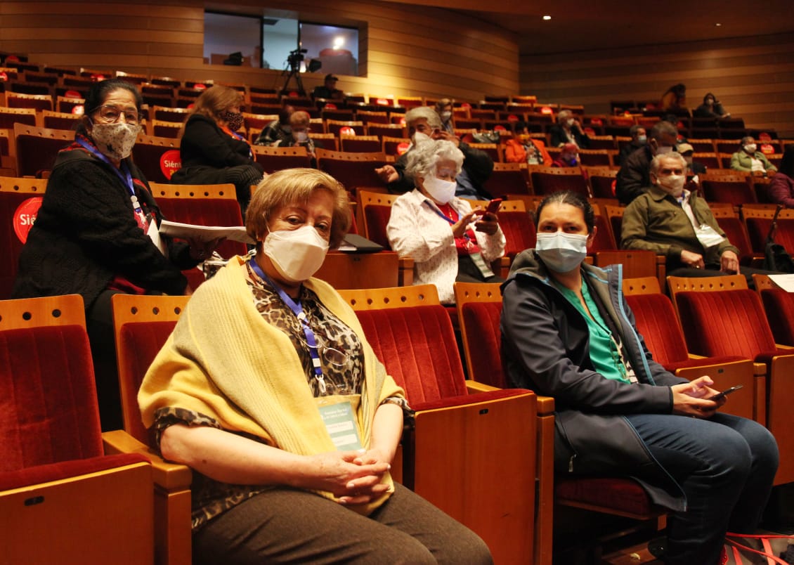 foto de participantes en el auditorio