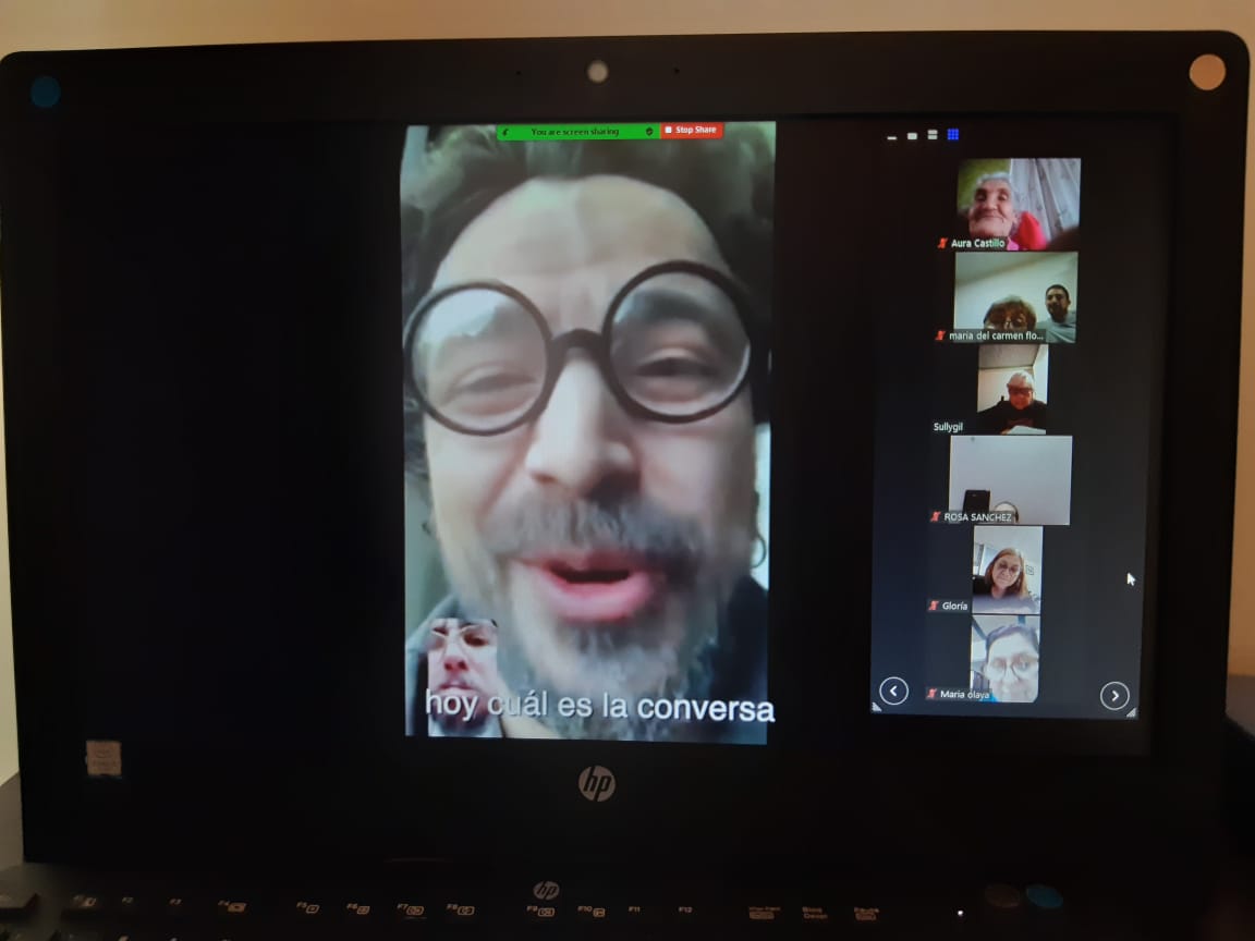 navegar en las redes sociales