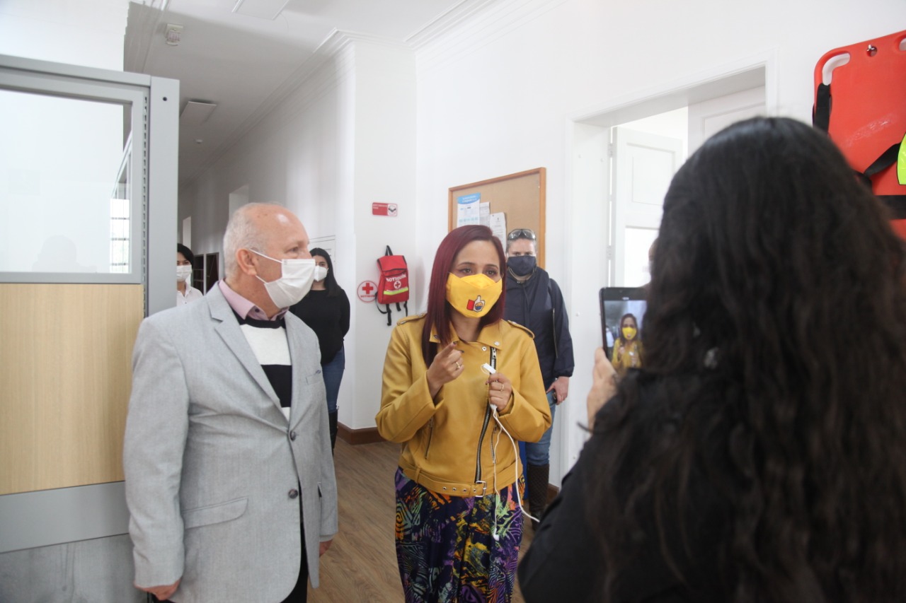 foto de secretaria visitando la nueva sede de teusaquillo 3