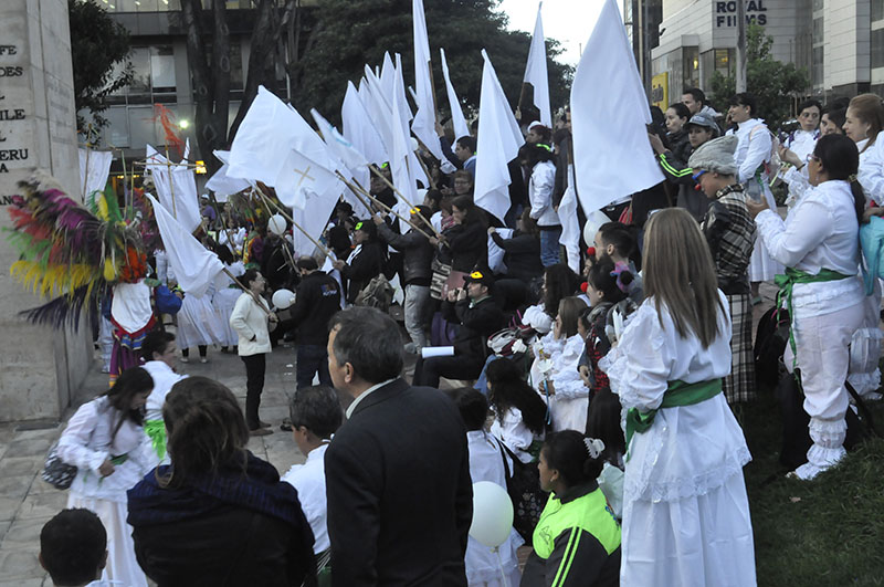mujeres encendieron la llama de la paz 9