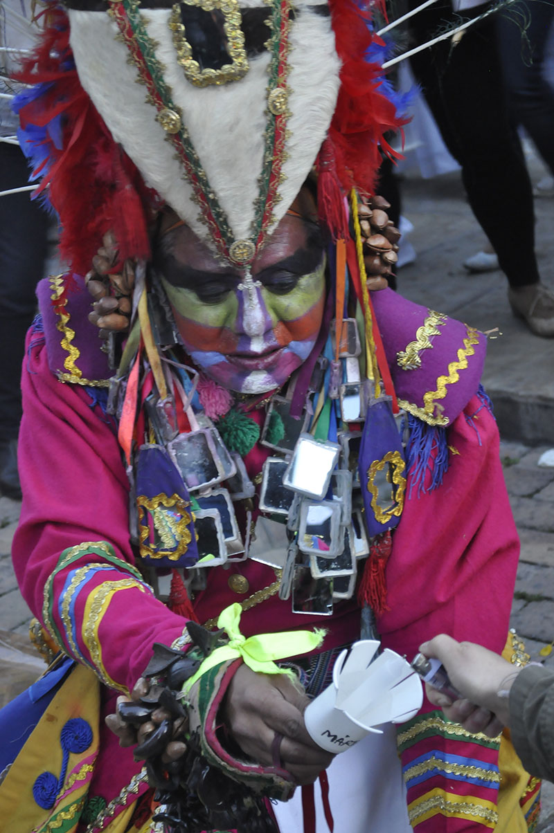 mujeres encendieron la llama de la paz 17