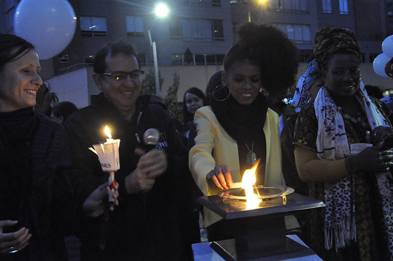 mujeres encendieron la llama de la paz