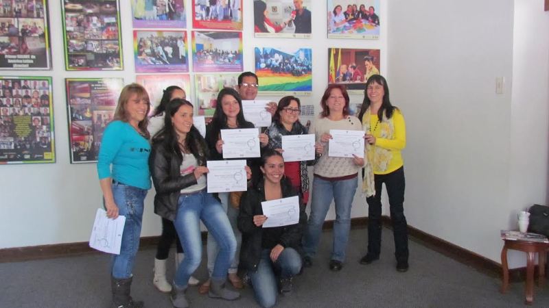 Foto de mujeres con diplomas
